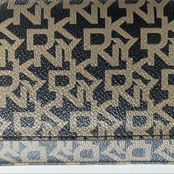 DKNY Bryant Zip Around Logo Continental Wallet NWT - Picture 6 of 11